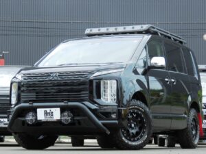 新型デリカd5カスタム 新型デリカd5をスマイルモータースにて、フルカスタムをしました^^ リフトアップカスタムやGOKUBUTO・ルーフラック・カスタムタイヤホイールを装着し外装もかっこいいデリカd5に仕上げました^^